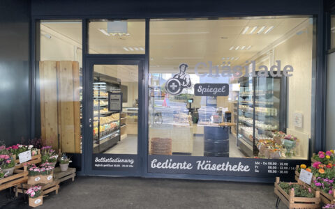 Beschriftung und Visual Merchandising im Chäsilade Spiegel