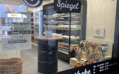 Beschriftung und Viusal Merchandising Chäsillade Spiegel